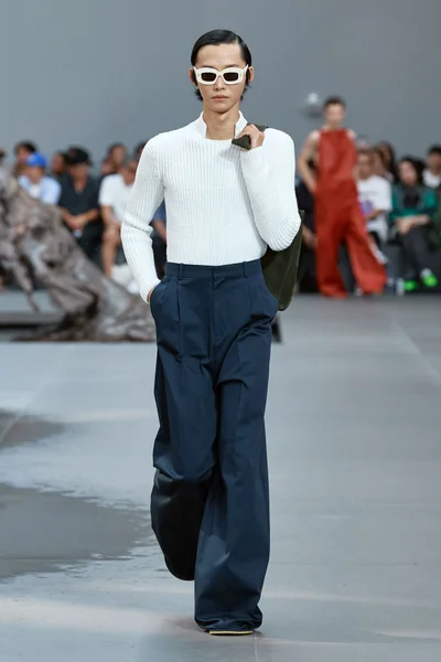 Look 48
